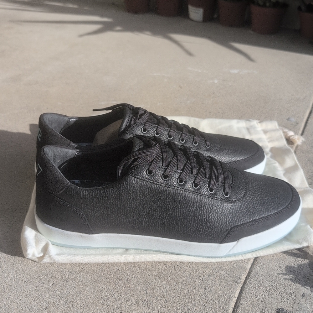 Mens Novella 2020 two worlds sneakers Size 10 NWOB